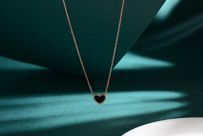 欧美气质个性时尚黑色爱心项链钛钢心形玫瑰金锁骨链女款饰品百搭礼物详情2