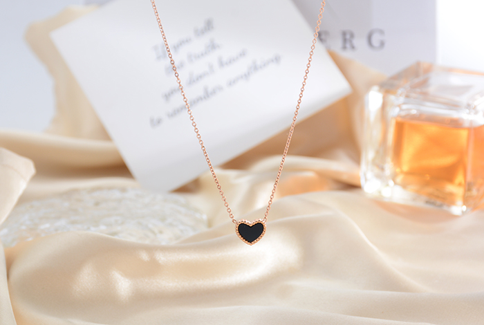 欧美气质个性时尚黑色爱心项链钛钢心形玫瑰金锁骨链女款饰品百搭礼物详情5
