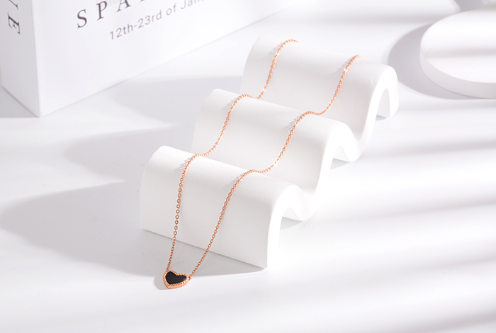 欧美气质个性时尚黑色爱心项链钛钢心形玫瑰金锁骨链女款饰品百搭礼物详情4