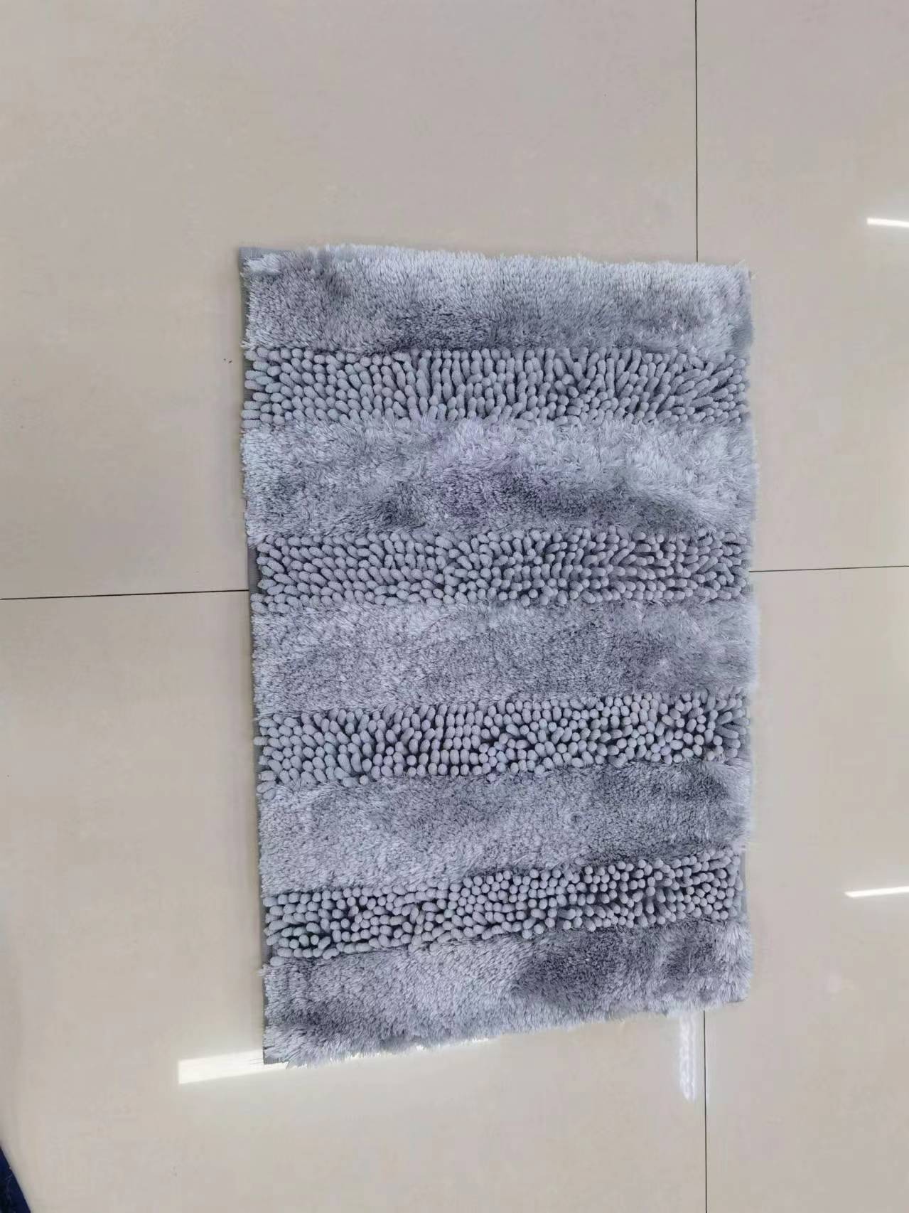 The new Chenille gauze floor mat, carpet, door mat, floor mat, bedside mat, bay window mat, water-absorbing anti-slip mat, TPRD anti-slip mat, made of super fine fabric, has good quality and beautiful colors. There are usually 6 colors available Application Scenario