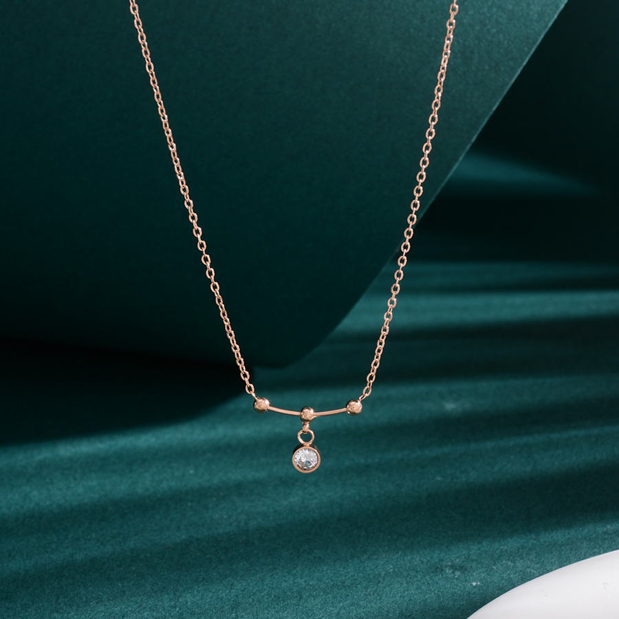 European, American and Korean style simple and individual hanging small diamond titanium steel necklace, rose gold jewelry, collarbone chain, women's neck chain accessory gift Application Scenario
