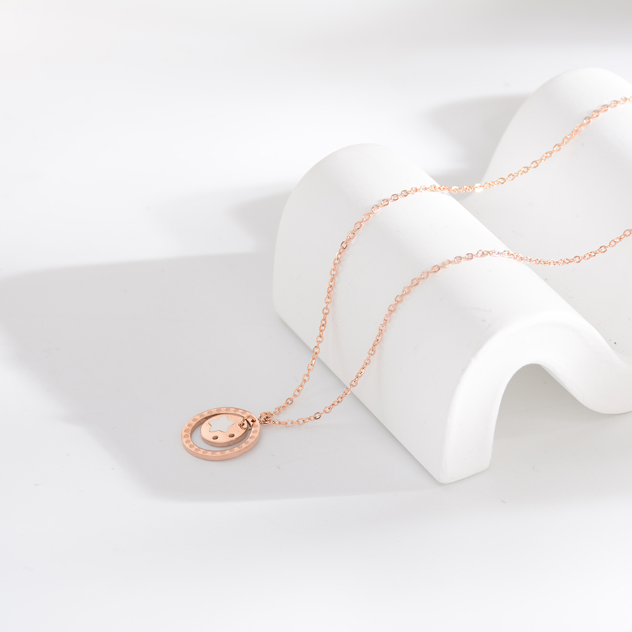 European and American fashionable white five-pointed star titanium steel necklace, round rose gold collarbone chain accessory pendant, versatile for women Item Picture