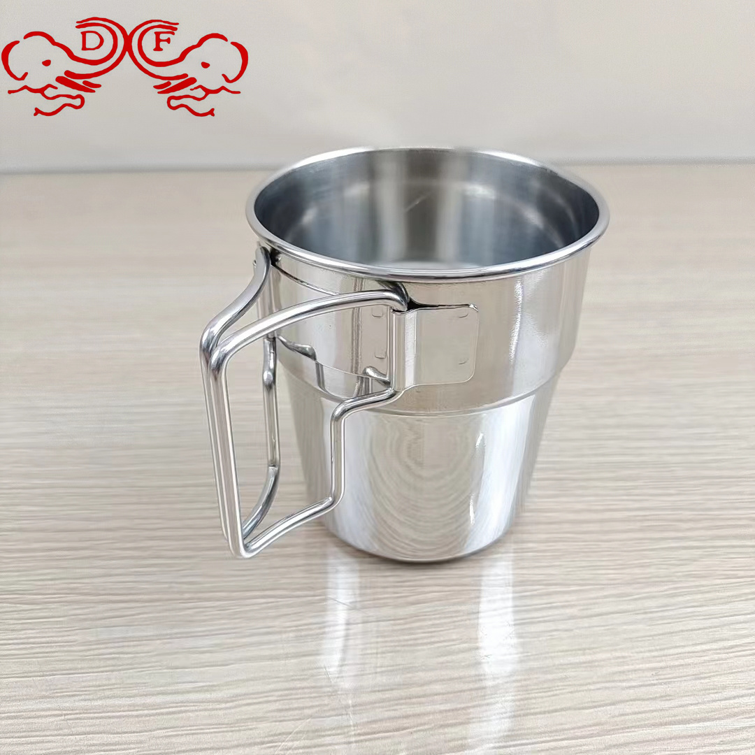 DF99273 Outdoor stainless steel cup, foldable handle cup, picnic and barbecue beer mug, coffee cup, hiking cup, DF TRADINGHOUSE Application Scenario