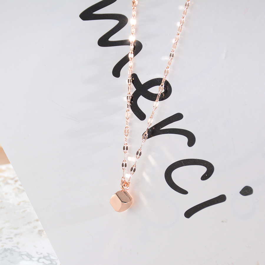 Korean-style simple and elegant light plate small square titanium steel necklace, rose gold cube sugar collarbone chain, women's accessory gift Specification image