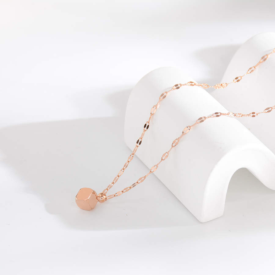 Korean-style simple and elegant light plate small square titanium steel necklace, rose gold cube sugar collarbone chain, women's accessory gift Item Picture