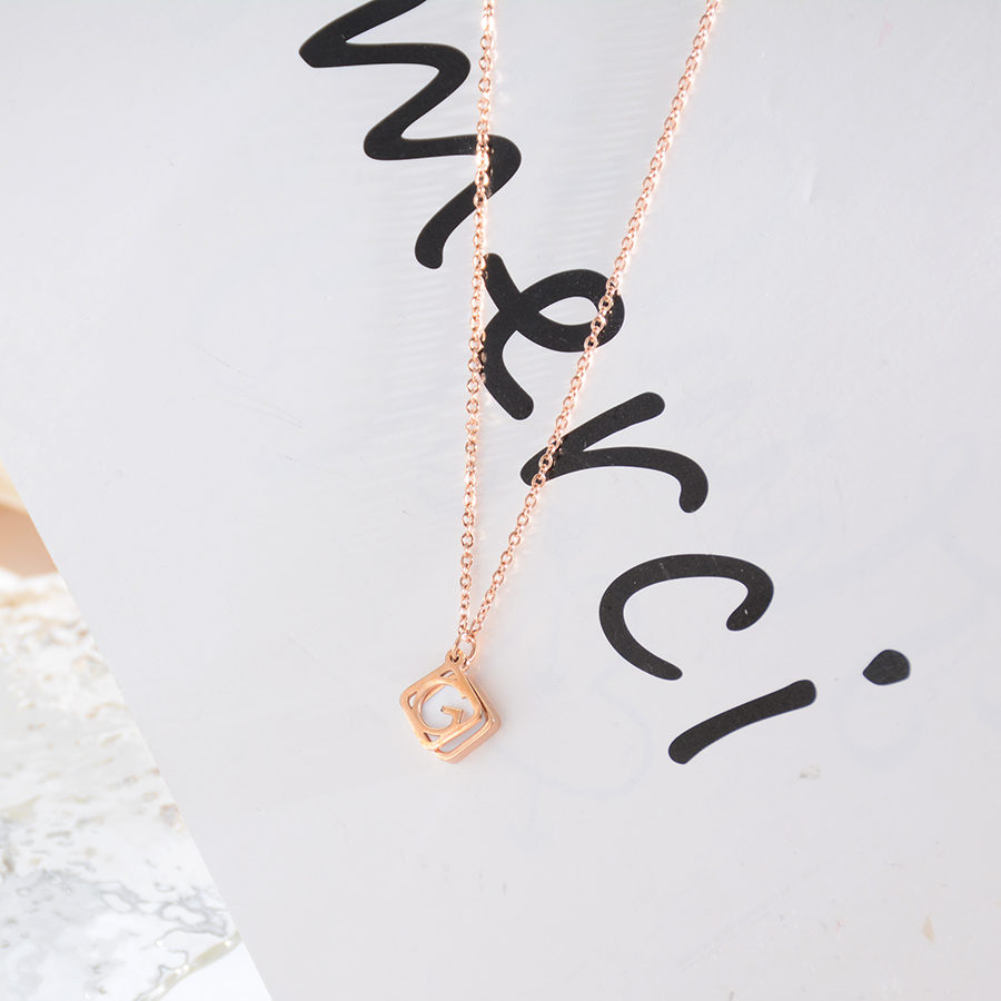 European and American personalized and fashionable square letter titanium steel necklace, rose gold collarbone chain, women's neckchain accessory gift Specification image