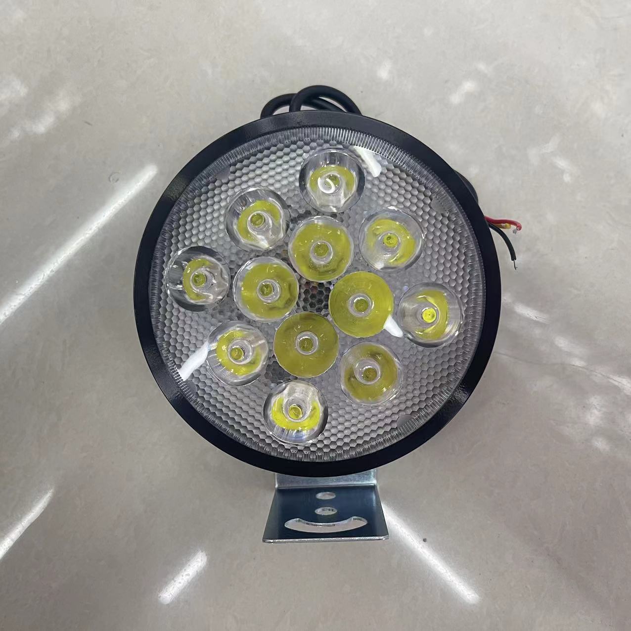 Motorcycle LED spotlights, 12-bead spotlights, 12V-80V universal strobe lights, auto parts Specification drawing