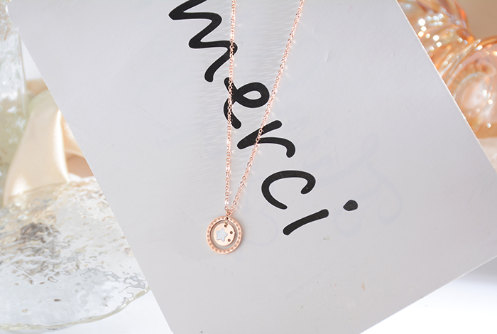 European and American fashionable white five-pointed star titanium steel necklace, round rose gold collarbone chain accessory pendant, versatile for women pic 5