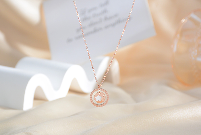 European and American fashionable white five-pointed star titanium steel necklace, round rose gold collarbone chain accessory pendant, versatile for women pic 6