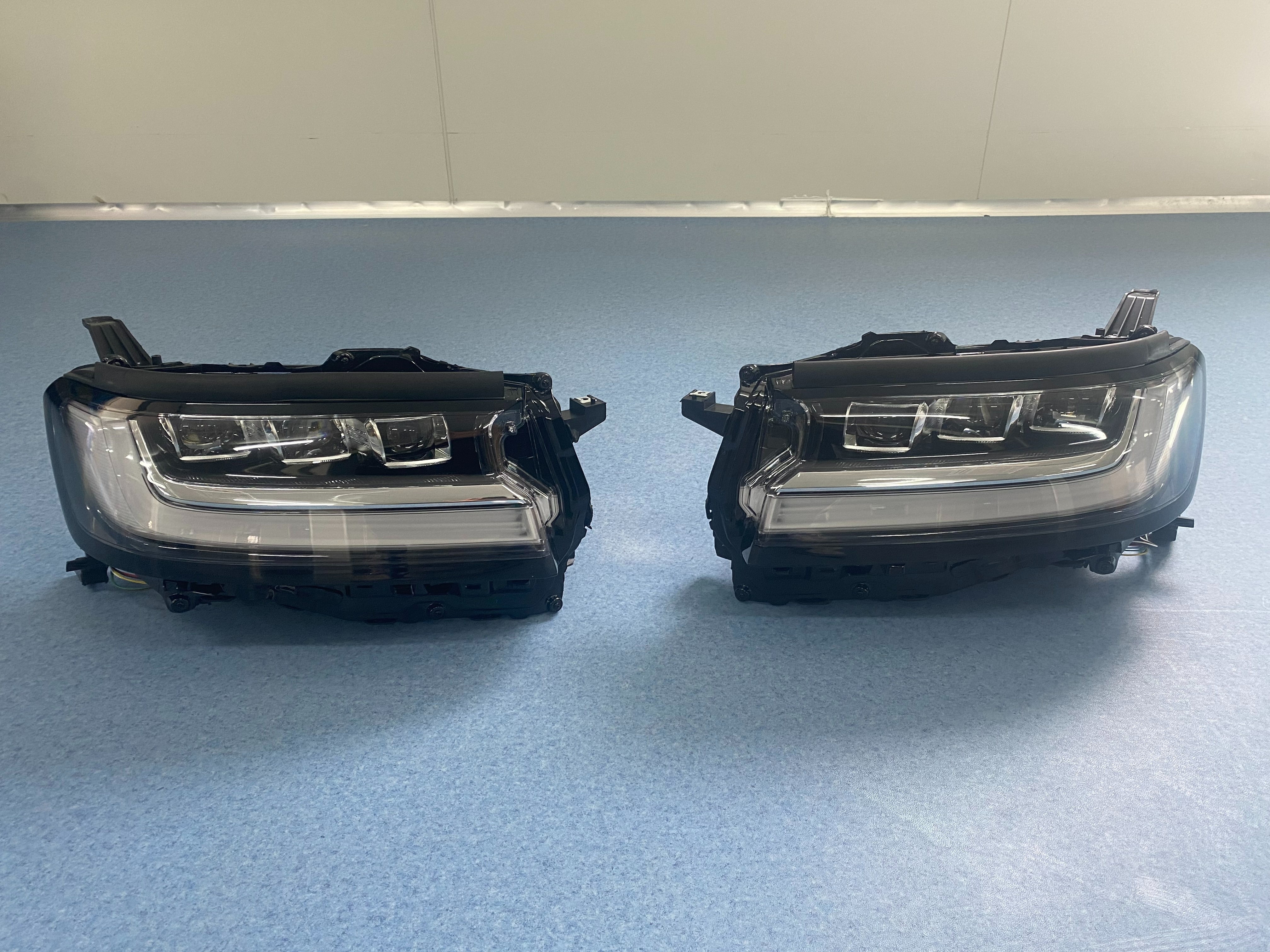 TOYOTA LC300 headlights full figure