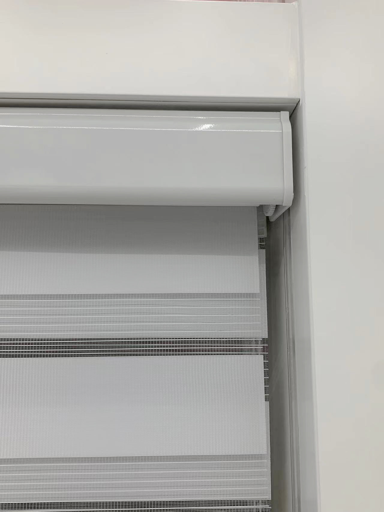 Wholesale of finished and semi-finished curtains for foreign trade, including curtains, furniture, window decorations, single-color soft gauze curtains, roller blinds, and blackout curtains Application Scenario