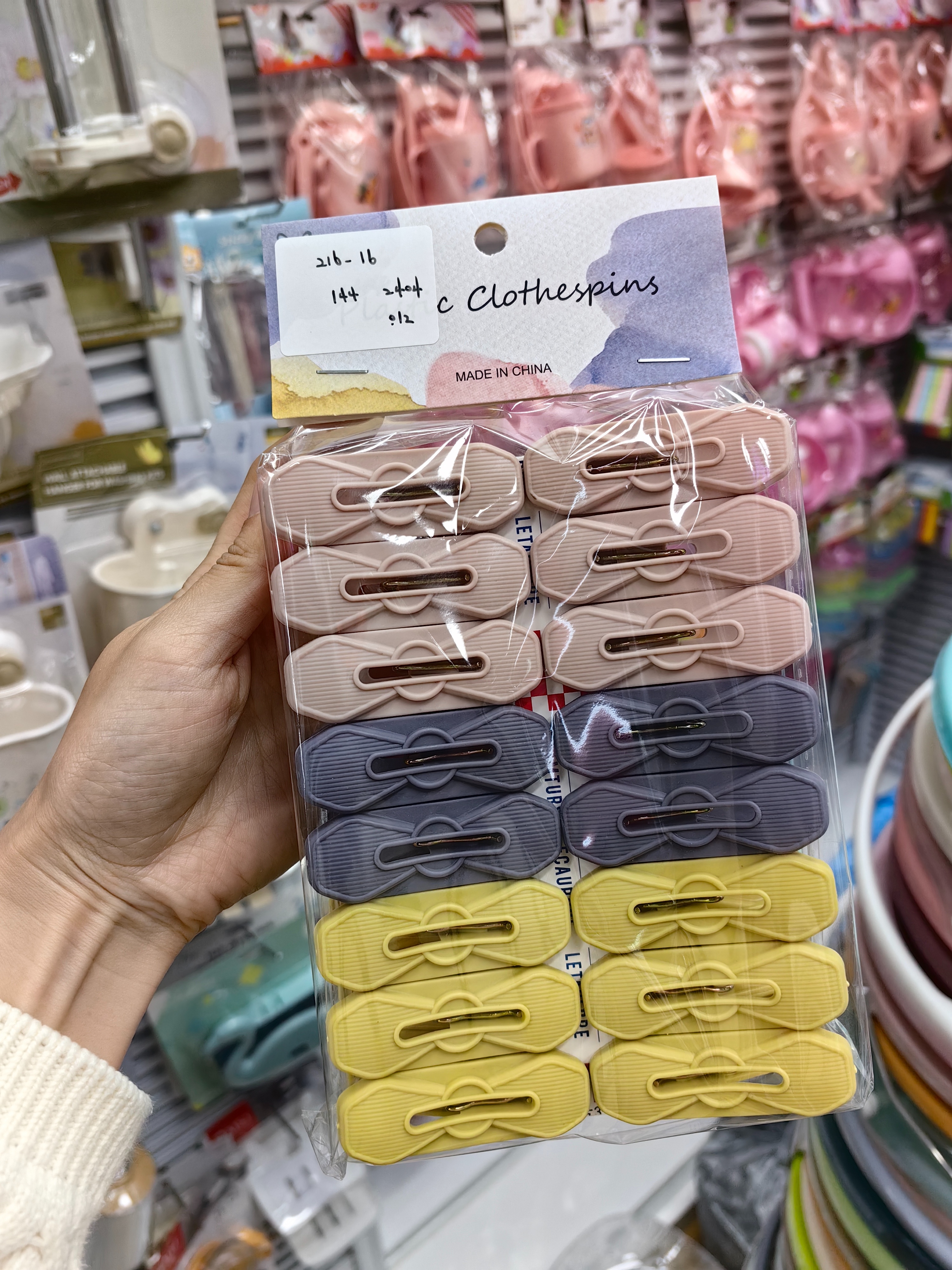 Processing Custom Windproof Plastic Drying Small Clip Underwear Socks Household Clothes-Hanging Clip A Set details Picture