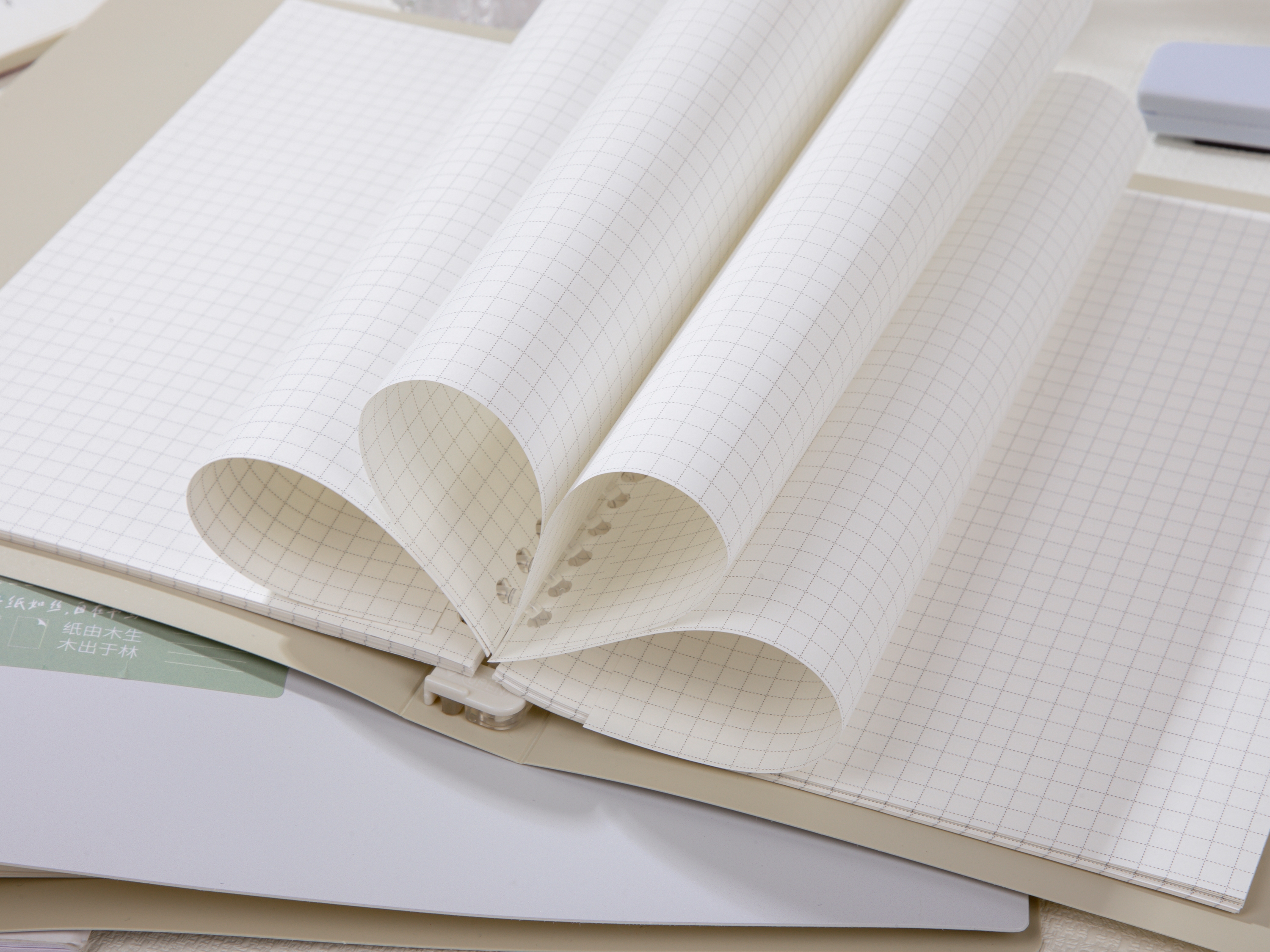 Isabel simple ins Wind B560 binder Square Cloud Shadow Spectrum series grid replaceable inner core student work notepad YL017-LB5B71-8306 thumbnail