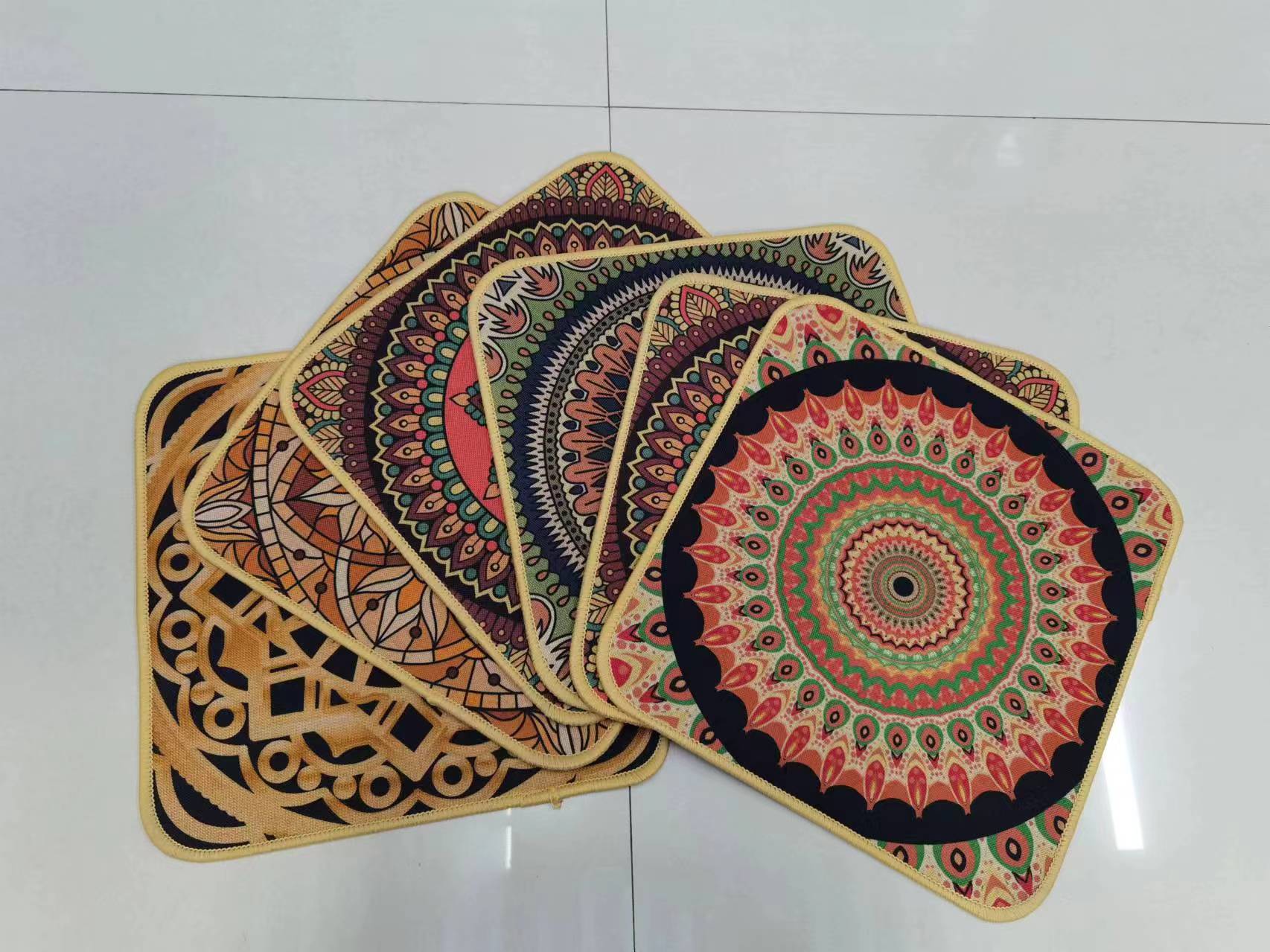 The new square ins linen printed tablecloth, fine linen printed absorbent anti-slip mat, coaster, mouse pad and bowl pad come in multiple patterns and styles. They feature a Bohemian style with a rubber base and clear printing. The size is 18*18cm Specification drawing