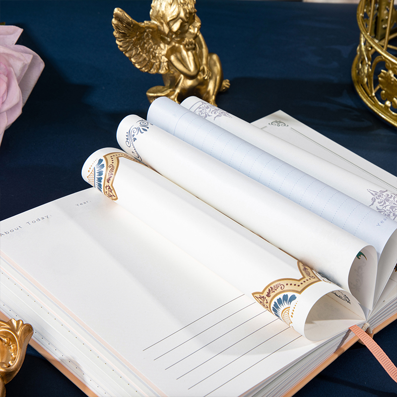 本子/笔记本/记事本/学生笔记本/四线田格本十格白底实物图