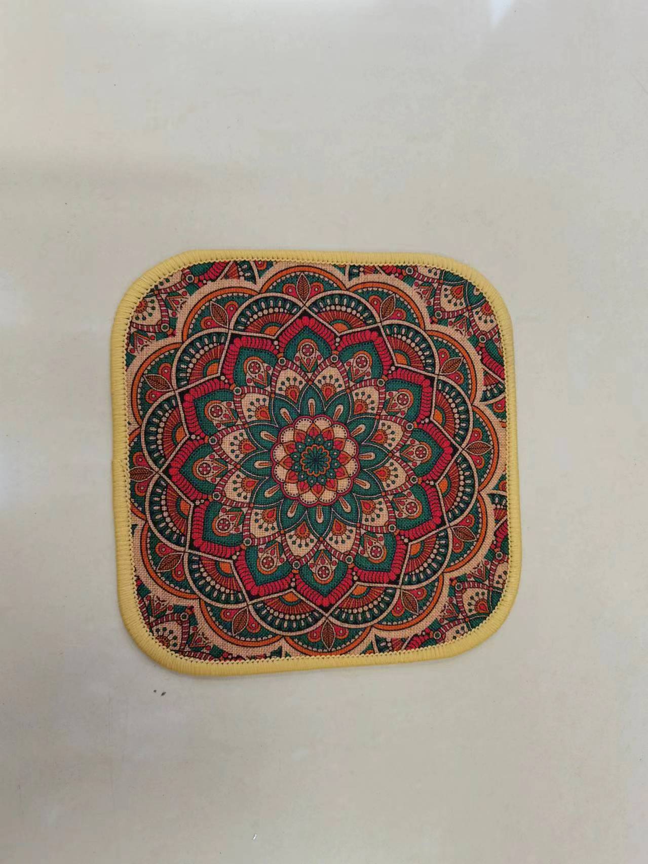 The new square ins linen printed tablecloth, fine linen printed absorbent anti-slip mat, coaster, mouse pad and bowl pad come in multiple patterns and styles. They feature a Bohemian style with a rubber base and clear printing. The size is 18*18cm details Picture