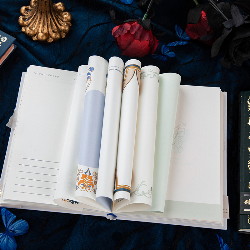 本子/笔记本/记事本/学生笔记本/四线田格本十格白底实物图