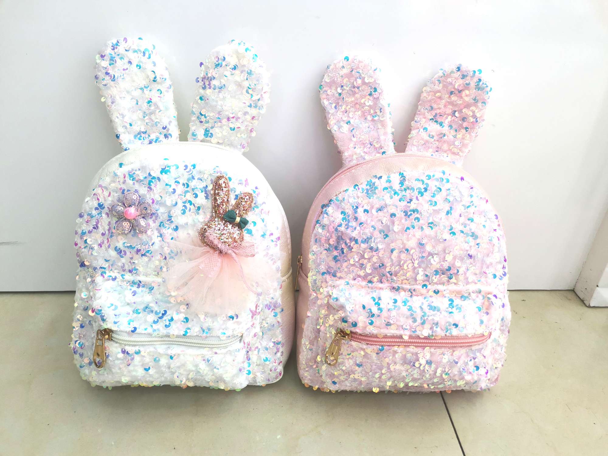 儿童双肩包 亮片书包 可爱兔子亮片双肩背包白底实物图