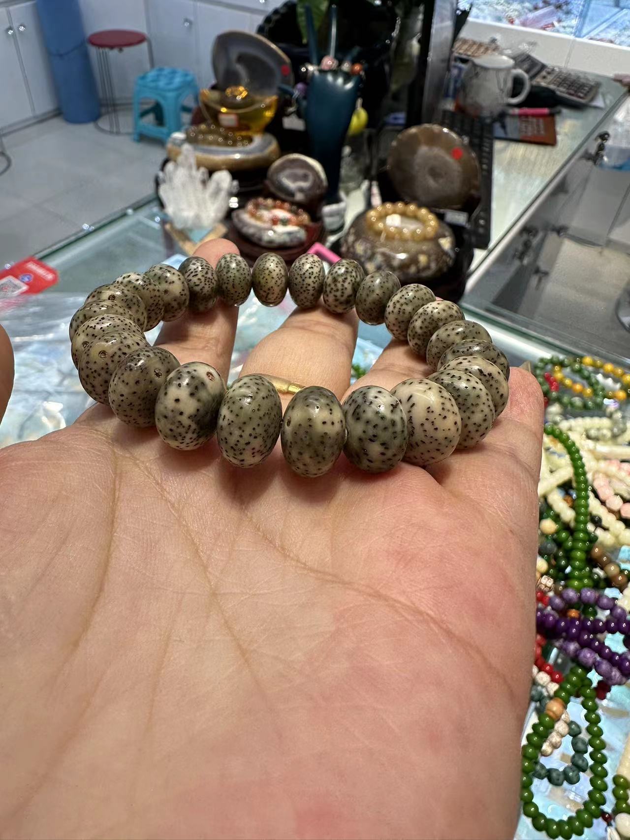 The Bodhi seed bracelet, a collectible bracelet, jade jewelry, as a gift for father, boyfriend or husband Specification image