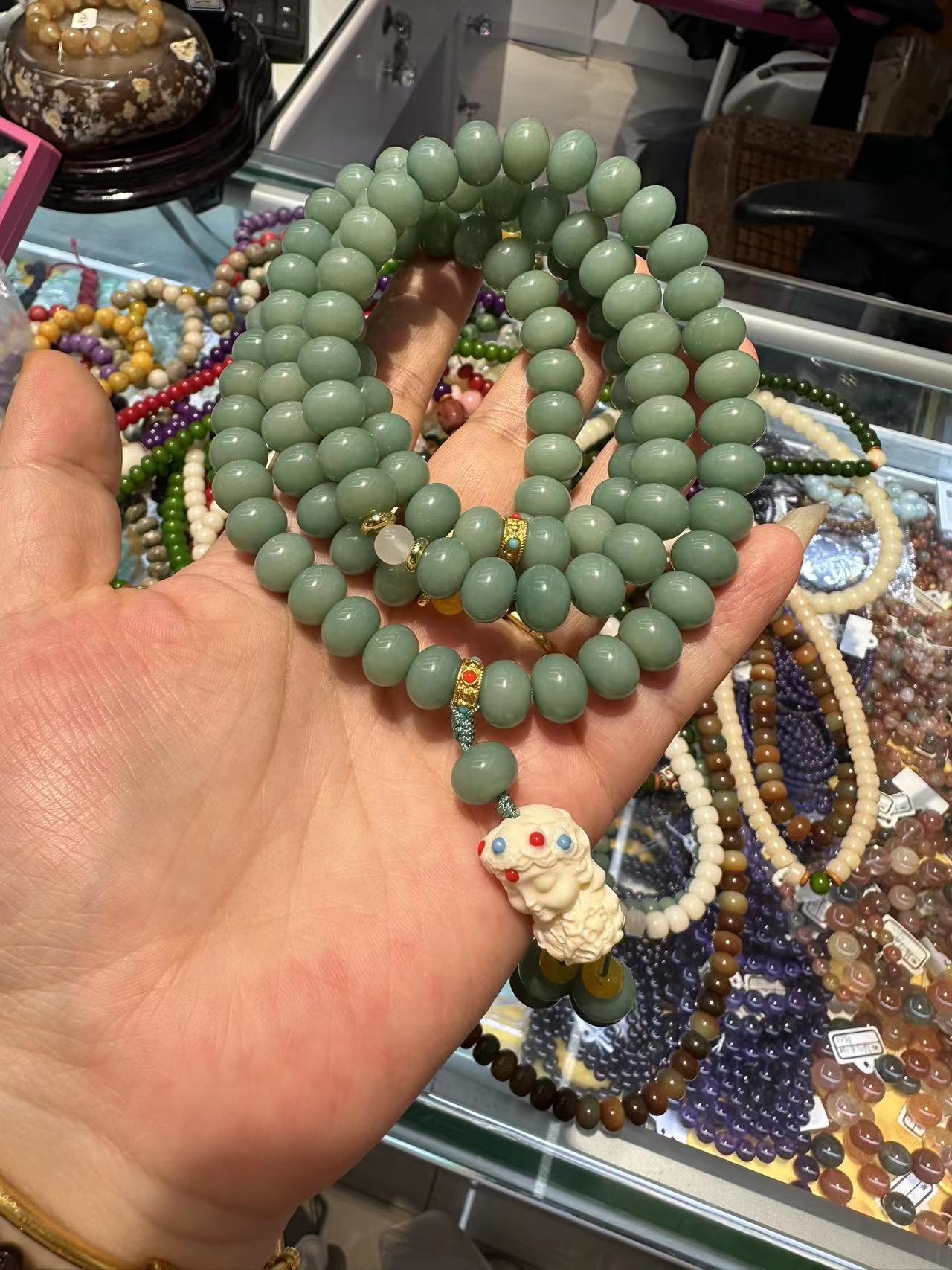 A light cyan Bodhi bead bracelet and necklace, stacked with natural jade, as a gift for your father or boyfriend Item Picture