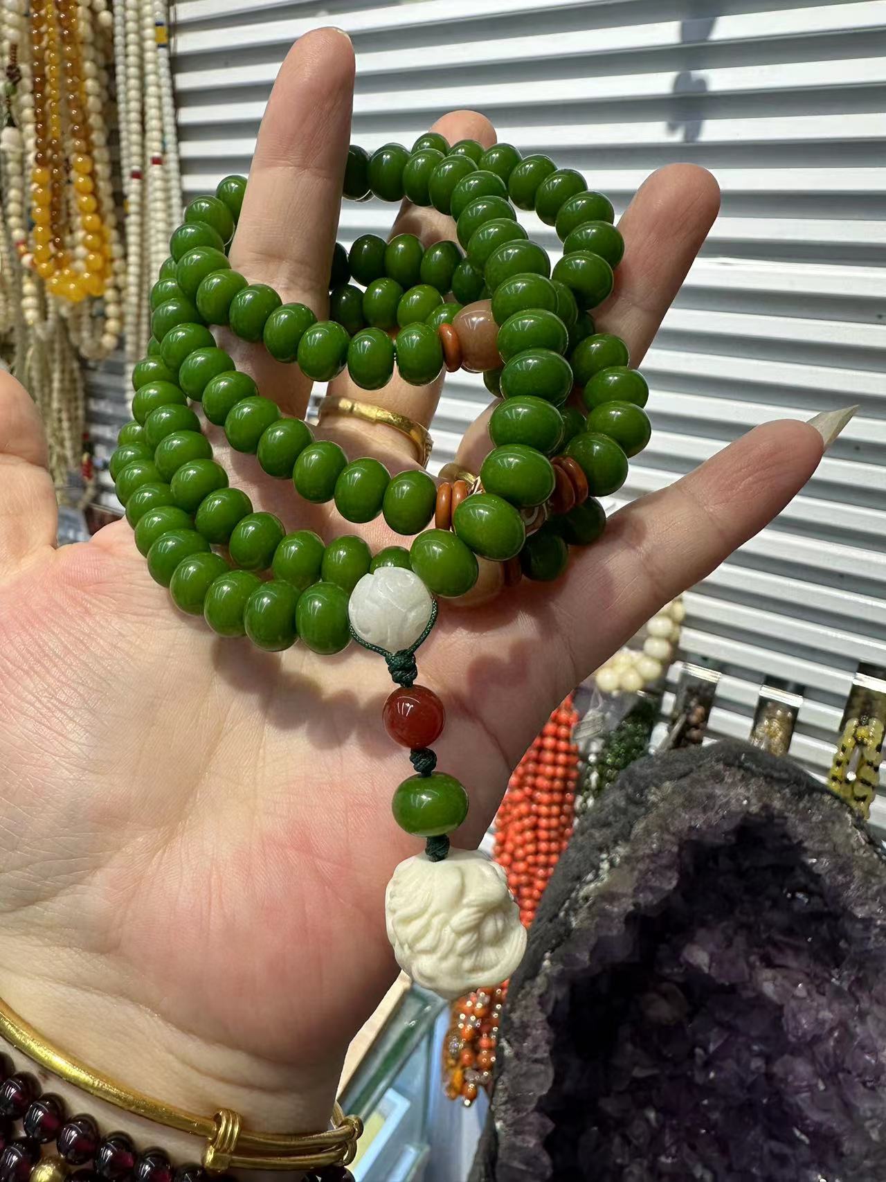 The blue Bodhi seed bracelet and necklace, stacked with natural jade, can be given as a gift to your father or boyfriend