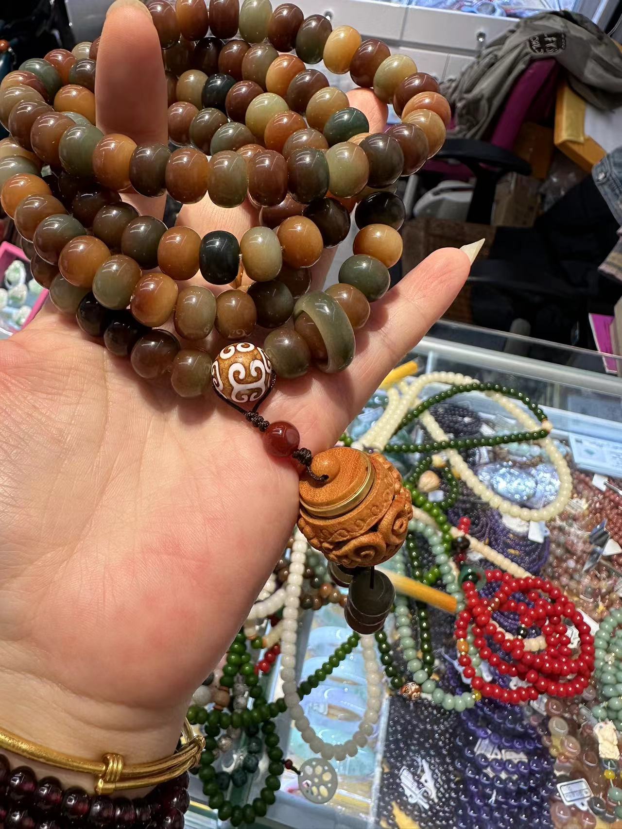 A mixed-color Bodhi bead bracelet and necklace, stacked with natural jade, as a gift for your father or boyfriend Specification image