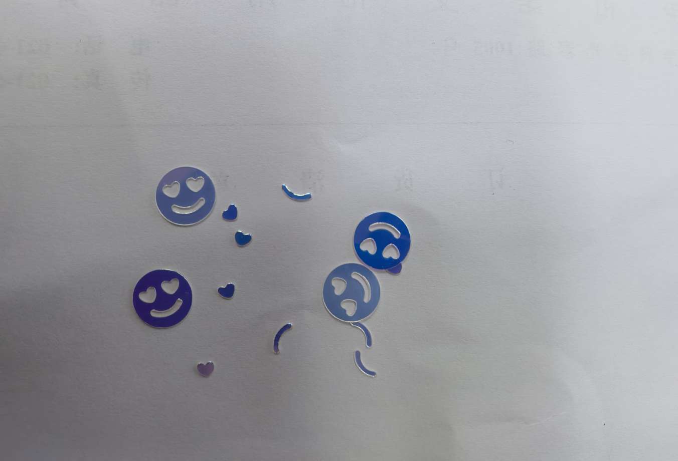 9mm smiley face gold glitter detail image 4