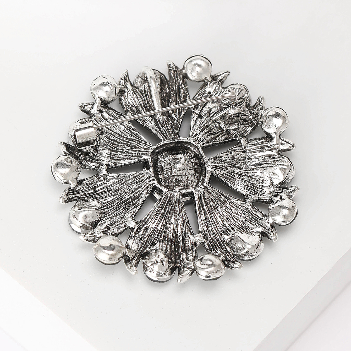 2024 Women's Classic rhinestone brooch, women's fashion pin accessory, neckline design sense accessory, suit accessory, brooch badge brooch, brooch metal brooch Specification image