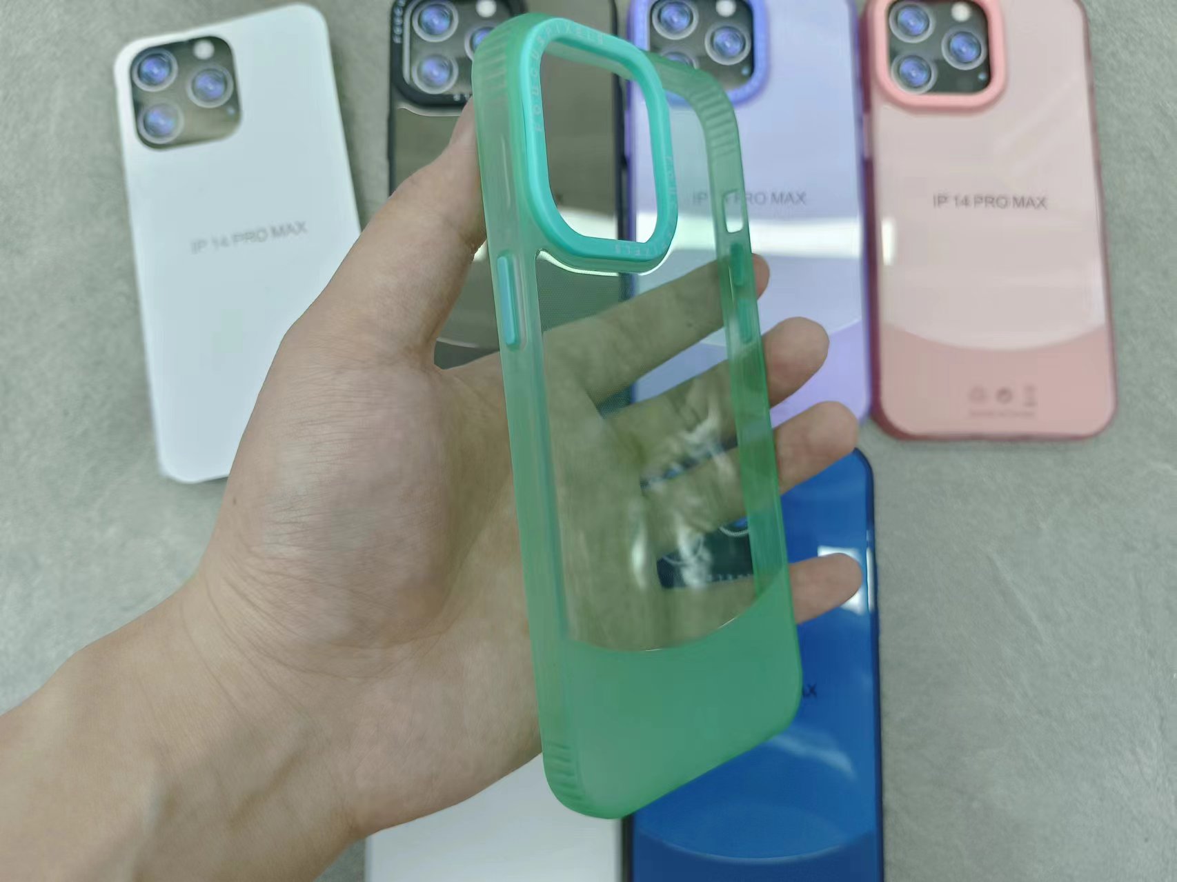 Arc-shaped matte transparent phone case Specification image