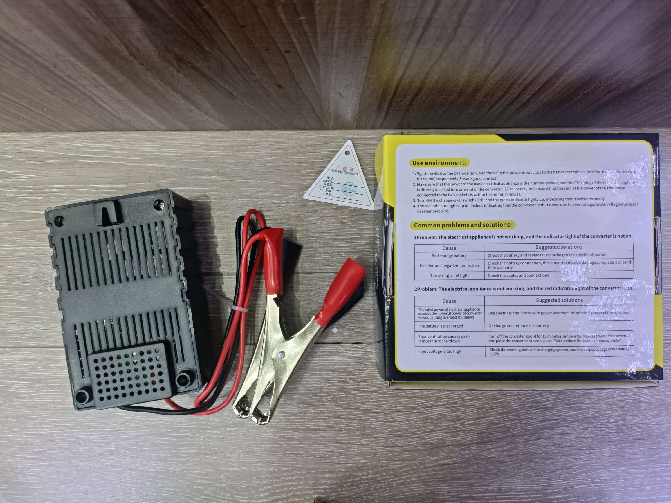 2USB socket Black and red clip charger USB mobile phone charger Specification drawing