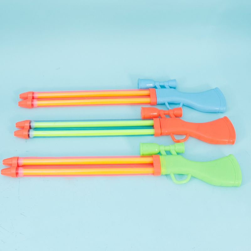 Wholesale children's toy water gun, syringe, pull-out water pumping, sizzle water, adult beach water play, 70 cm water gun Application Scenario