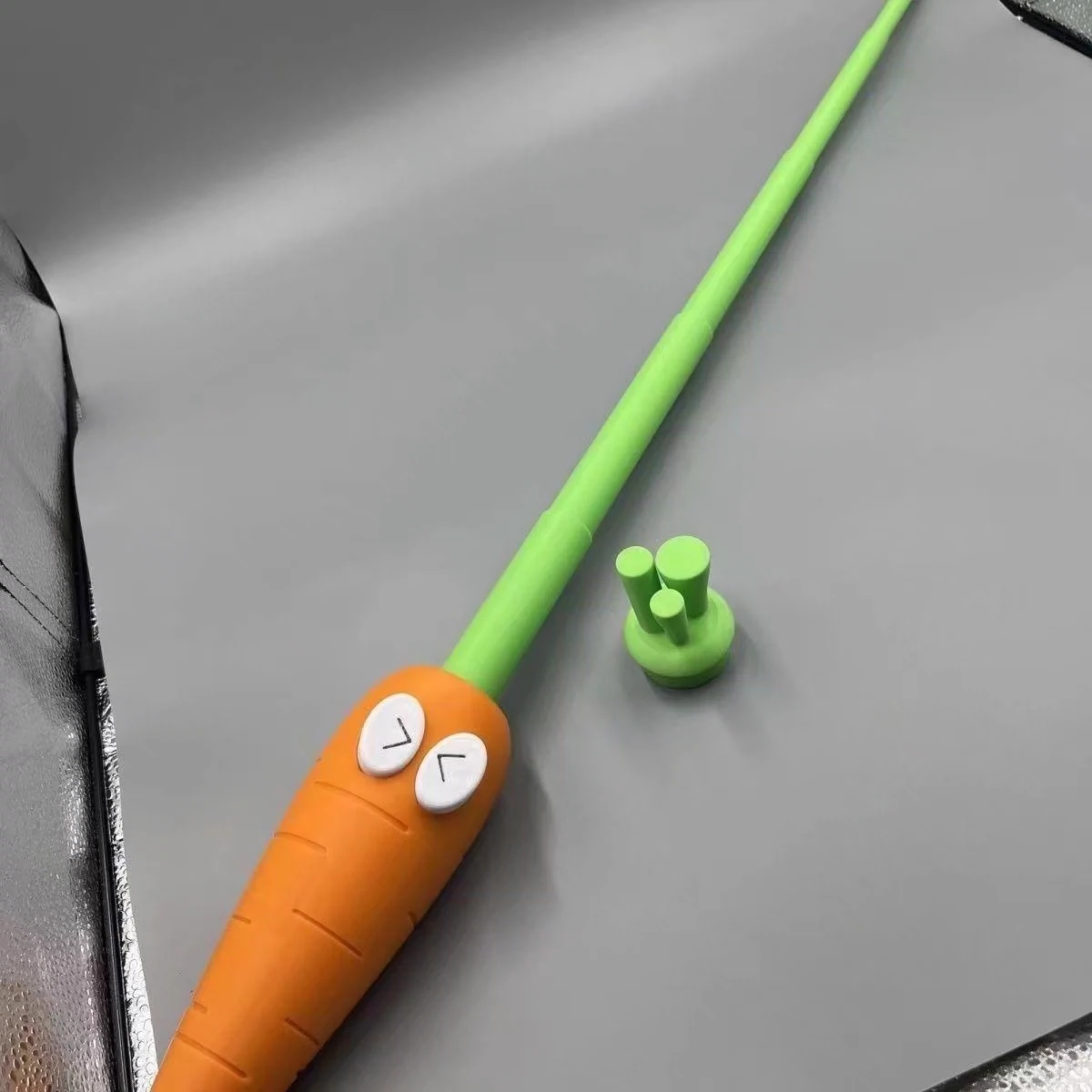3D simulation carrot-shaped telescopic stick, stress-relieving creative toy, contraction sword, popular online version detail image 4