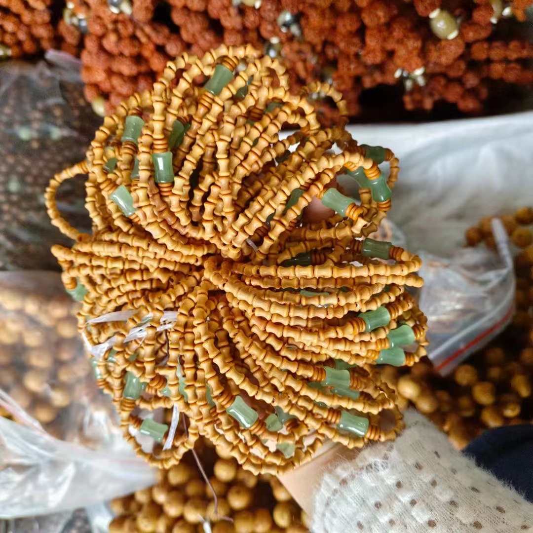 Special offer wooden bracelets, wooden strings, wooden jewelry and small items Item Picture