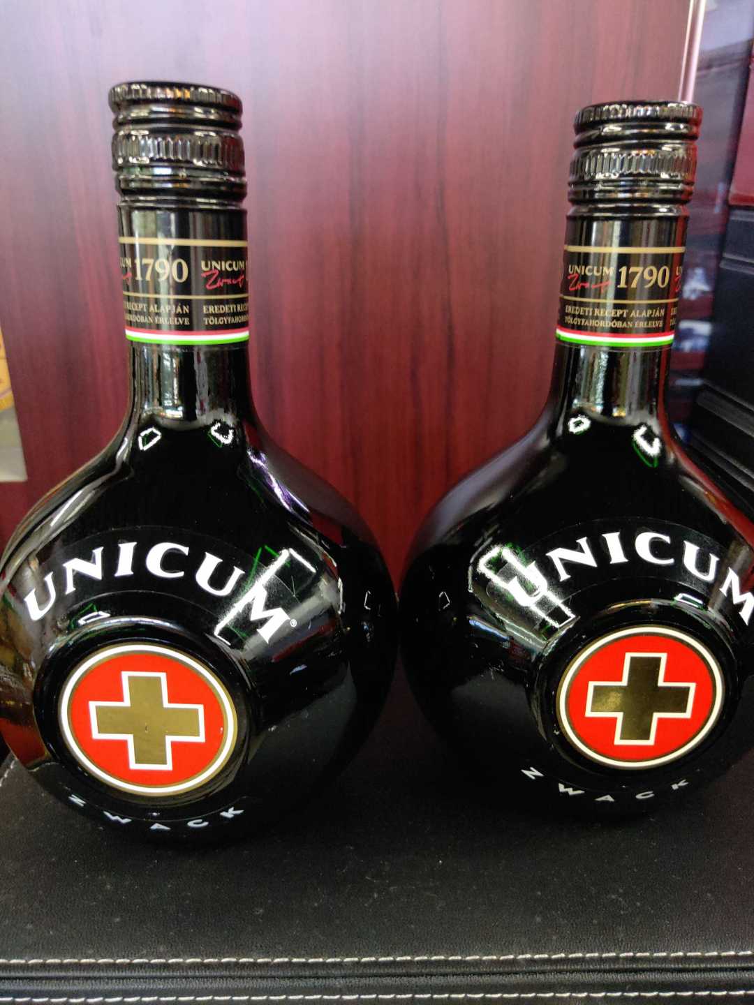 匈牙利乌尼古十字酒750ML