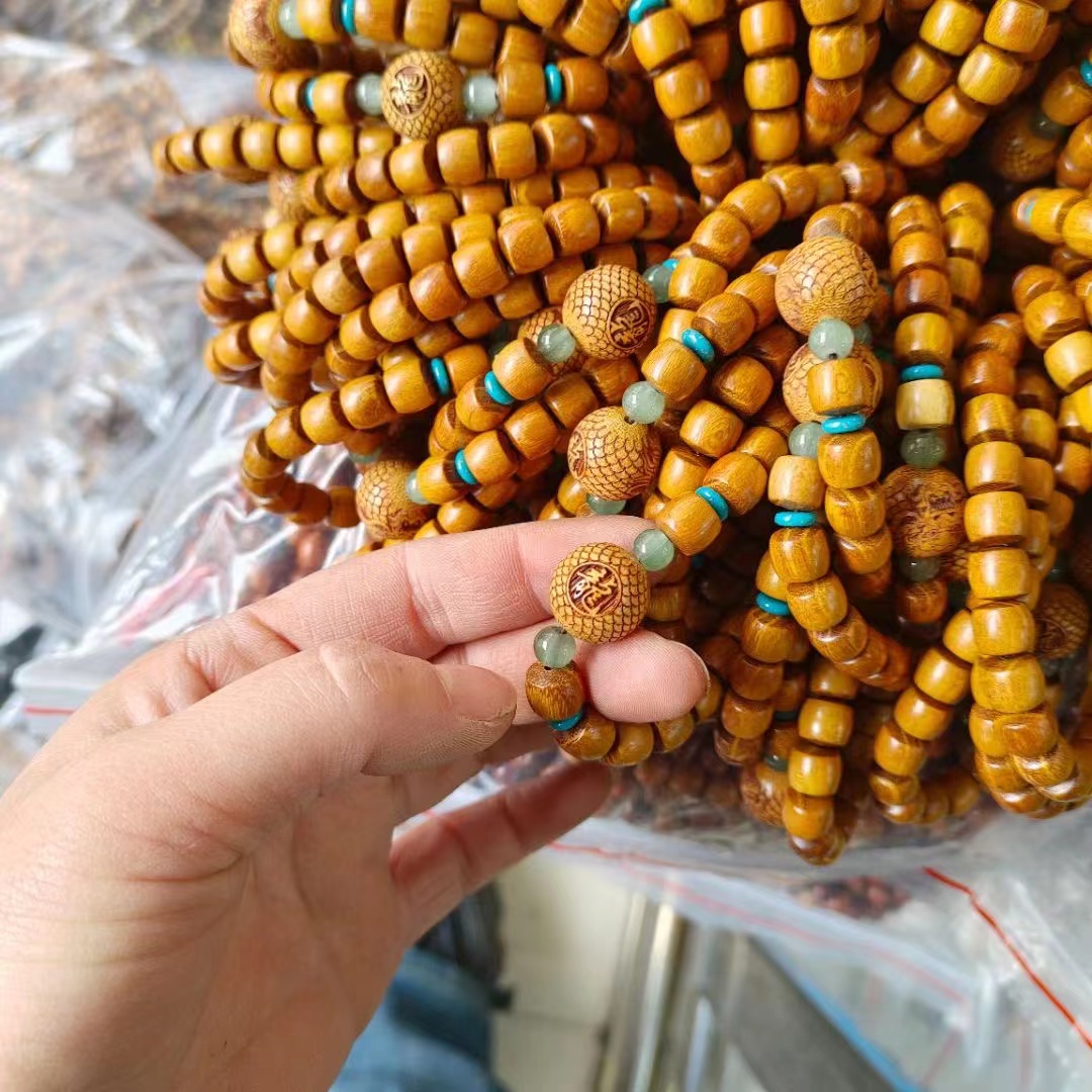 Special offer on wooden bracelets and wooden chains, jewelry and props Item Picture