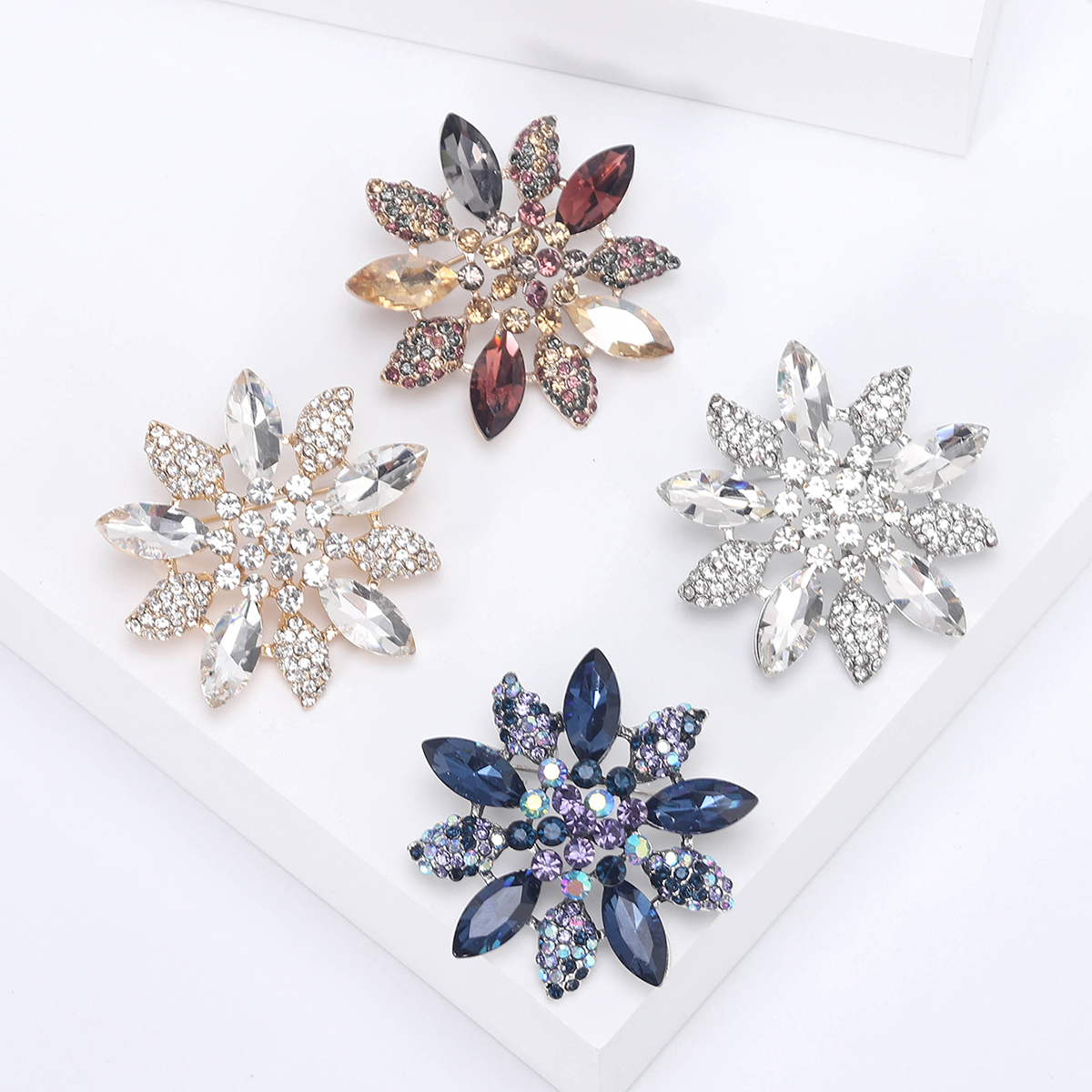2024 Ziyang New Classic glass brooch, women's fashion pin accessory, neckline design sense accessory, suit accessory, brooch, badge brooch, metal brooch details Picture