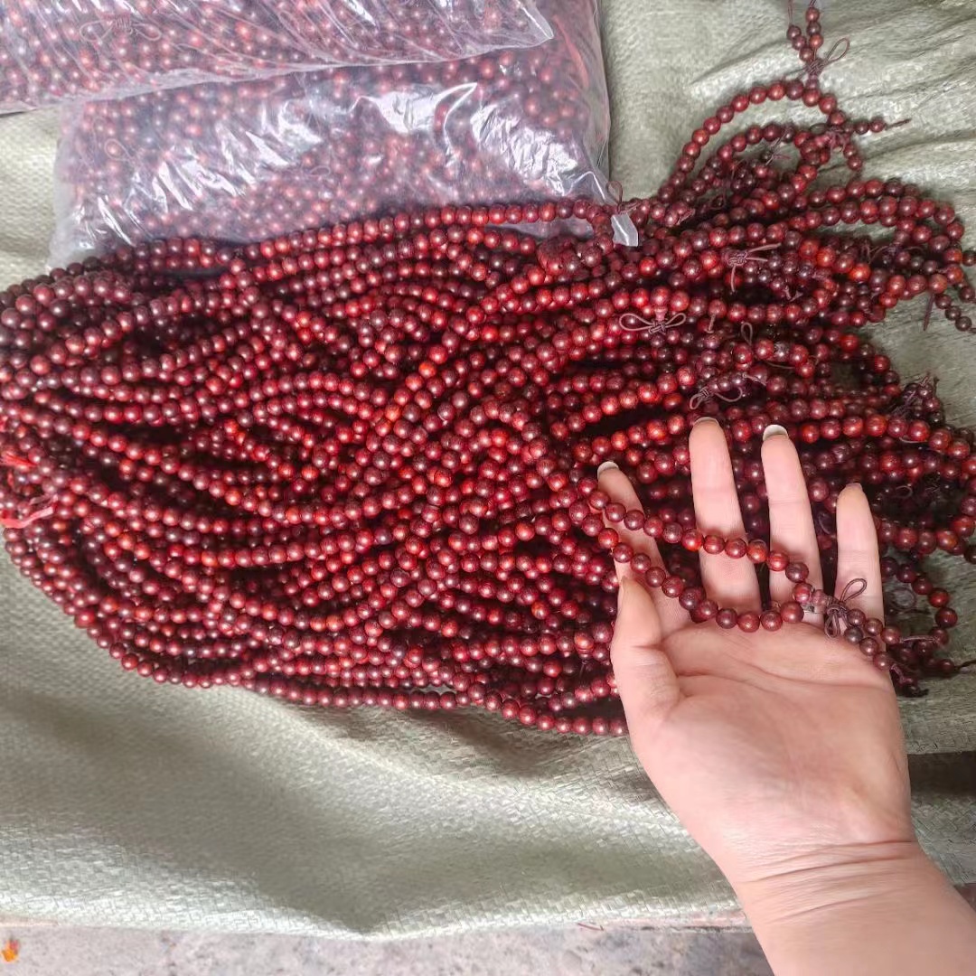 Wooden bracelets can be worn alone or stacked as necklaces or jewelry Application Scenario