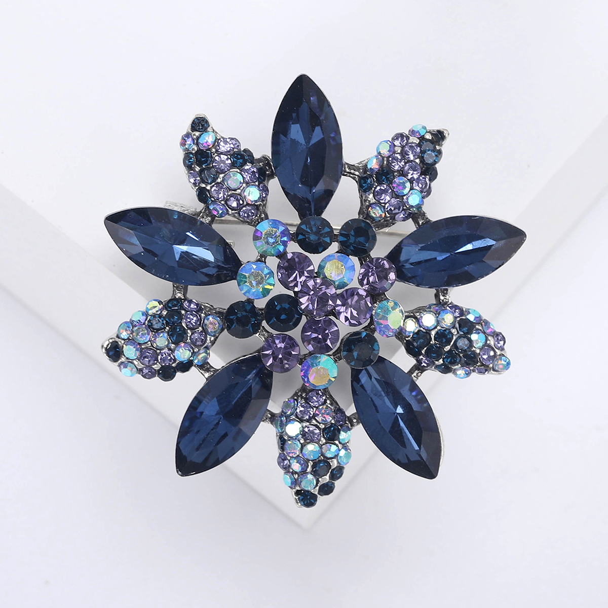 2024 Ziyang New Classic glass brooch, women's fashion pin accessory, neckline design sense accessory, suit accessory, brooch, badge brooch, metal brooch 2024 Ziyang New Classic glass brooch, women's fashion pin accessory, neckline design sense accessory, suit accessory, brooch, badge brooch, metal brooch