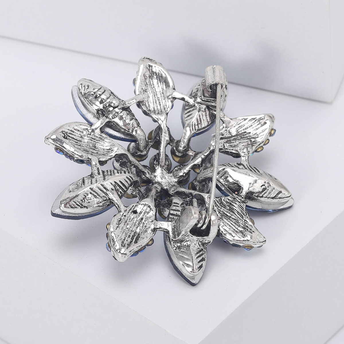 2024 Ziyang New Classic glass brooch, women's fashion pin accessory, neckline design sense accessory, suit accessory, brooch, badge brooch, metal brooch Specification image