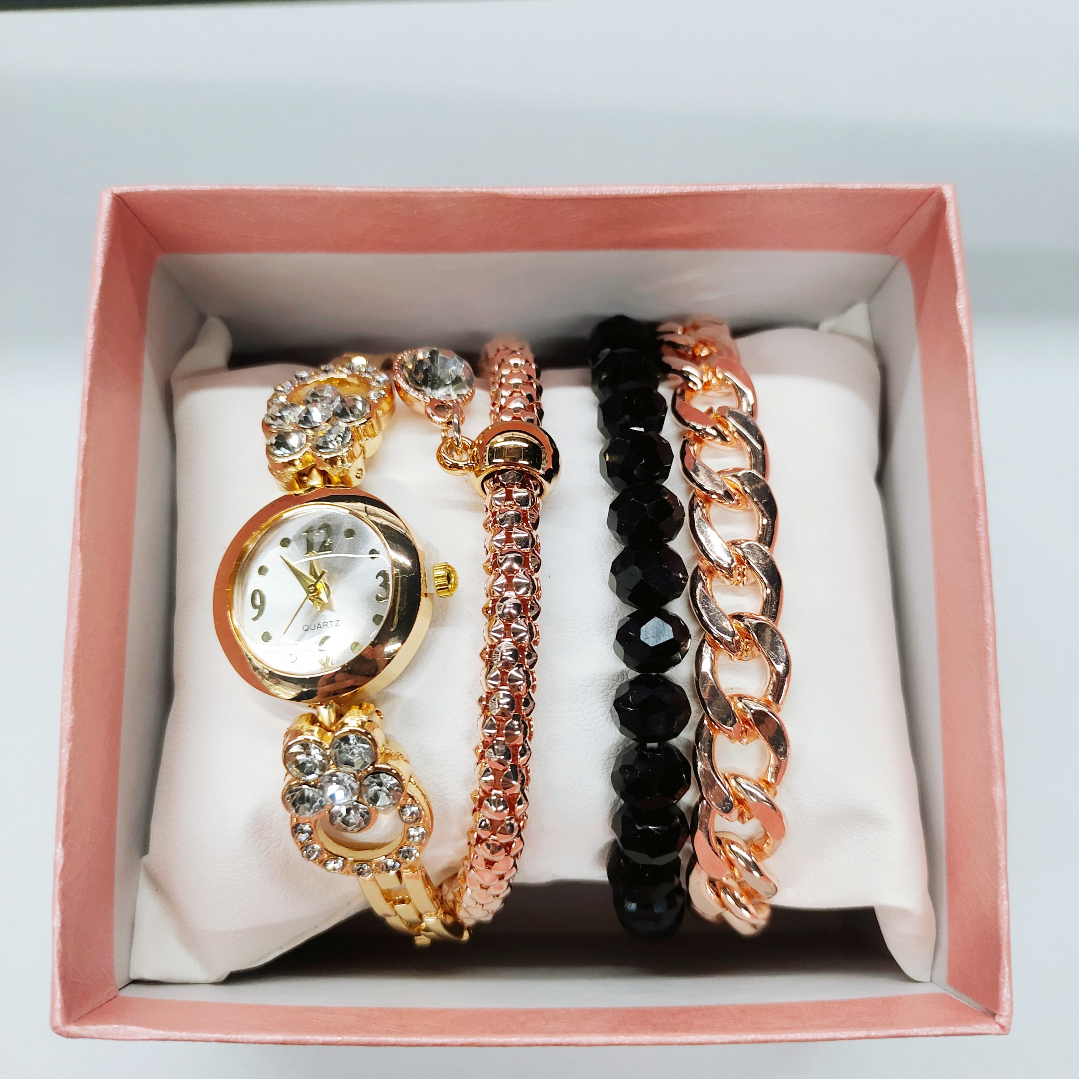 新款热销手链表时尚爆款手表手镯礼品4件套饰品套装女士石英手表详情3