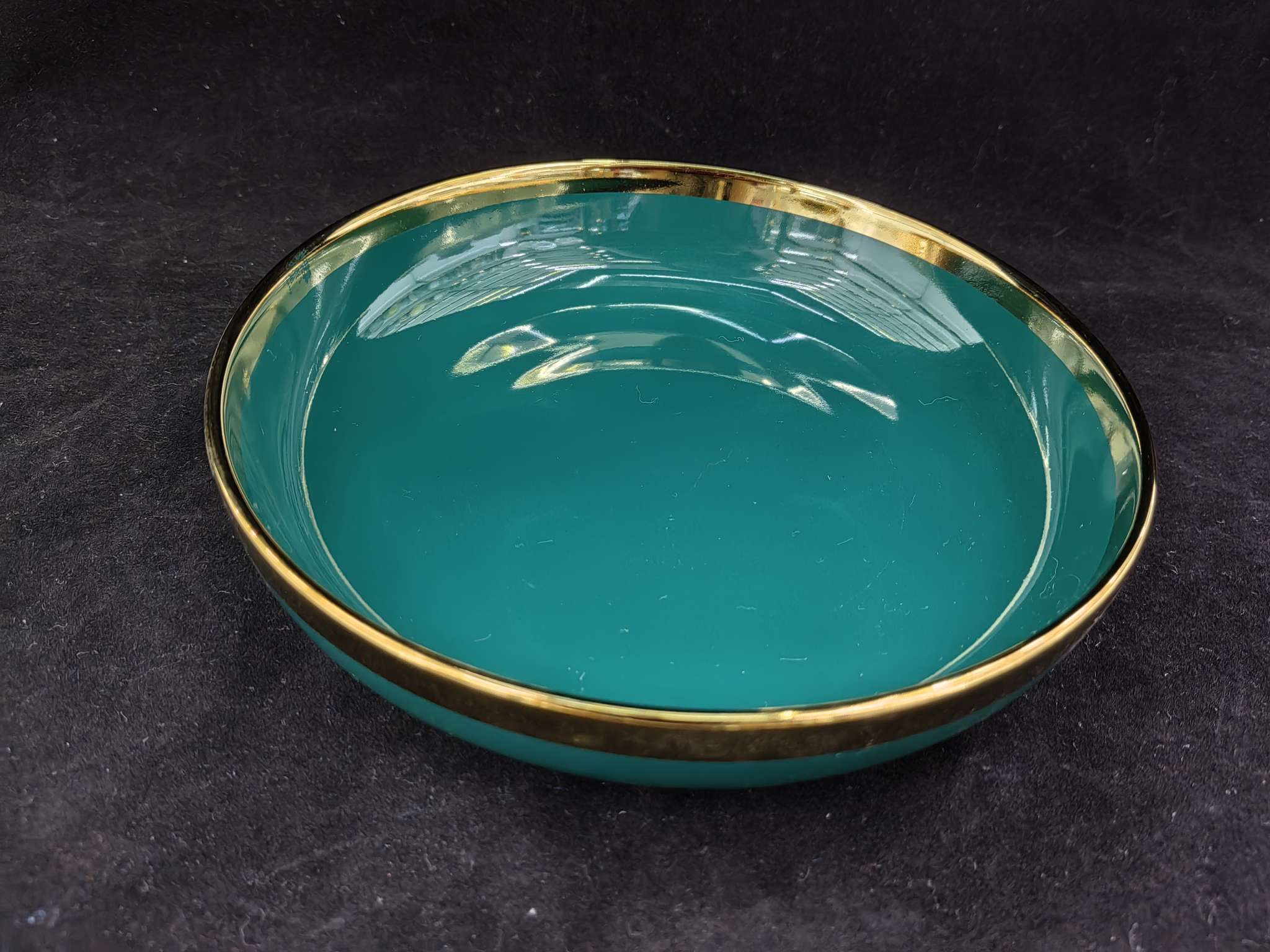 Daily necessities: stainless steel basins, bowls, plates, porcelain bowls, acrylic glass bowls, transparent styles, various designs, durable and easy to clean