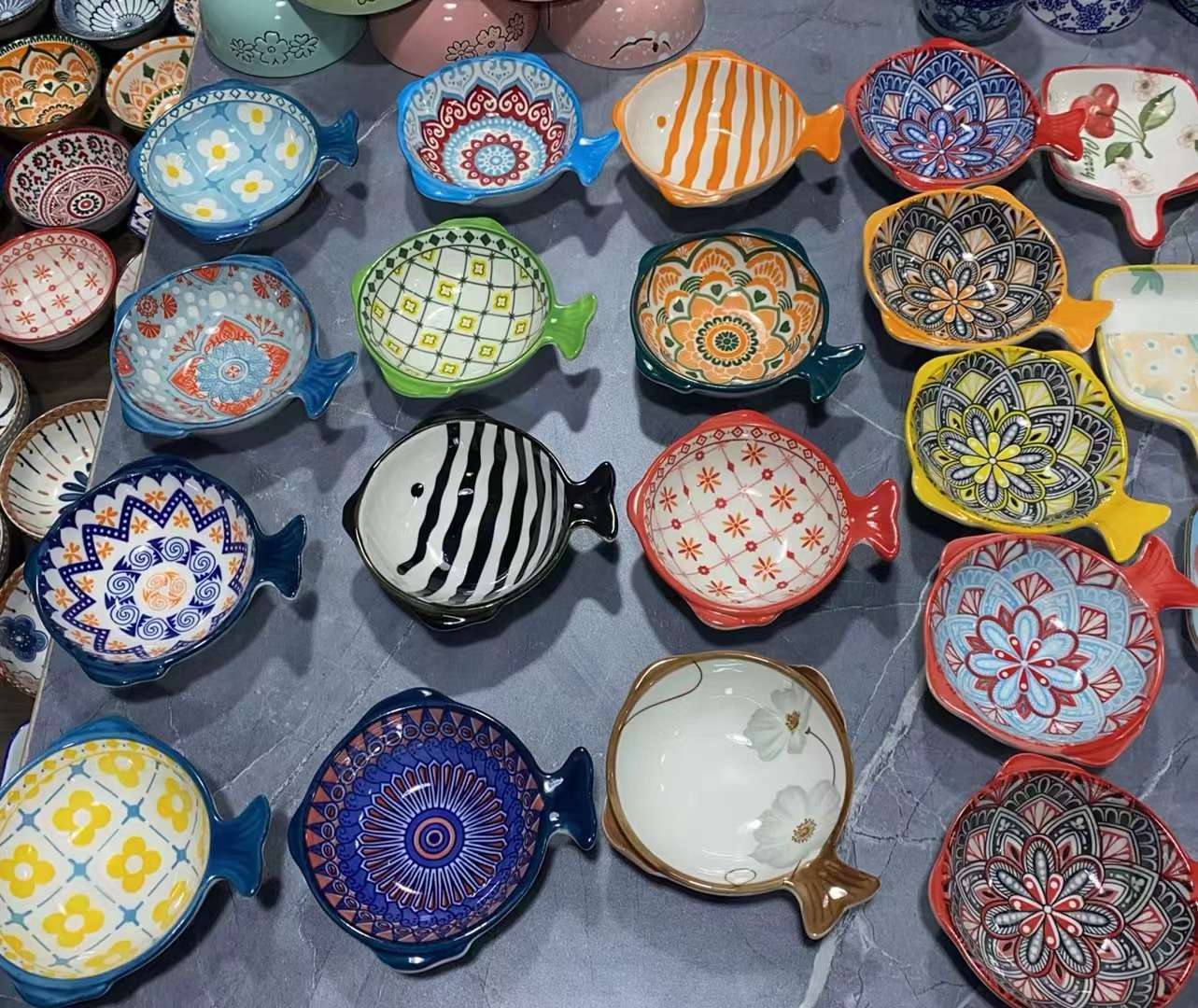 Daily necessities: stainless steel basins, bowls, plates, porcelain bowls, acrylic bowls, transparent glass bowls, bowls, plates, bowls, plates, plates