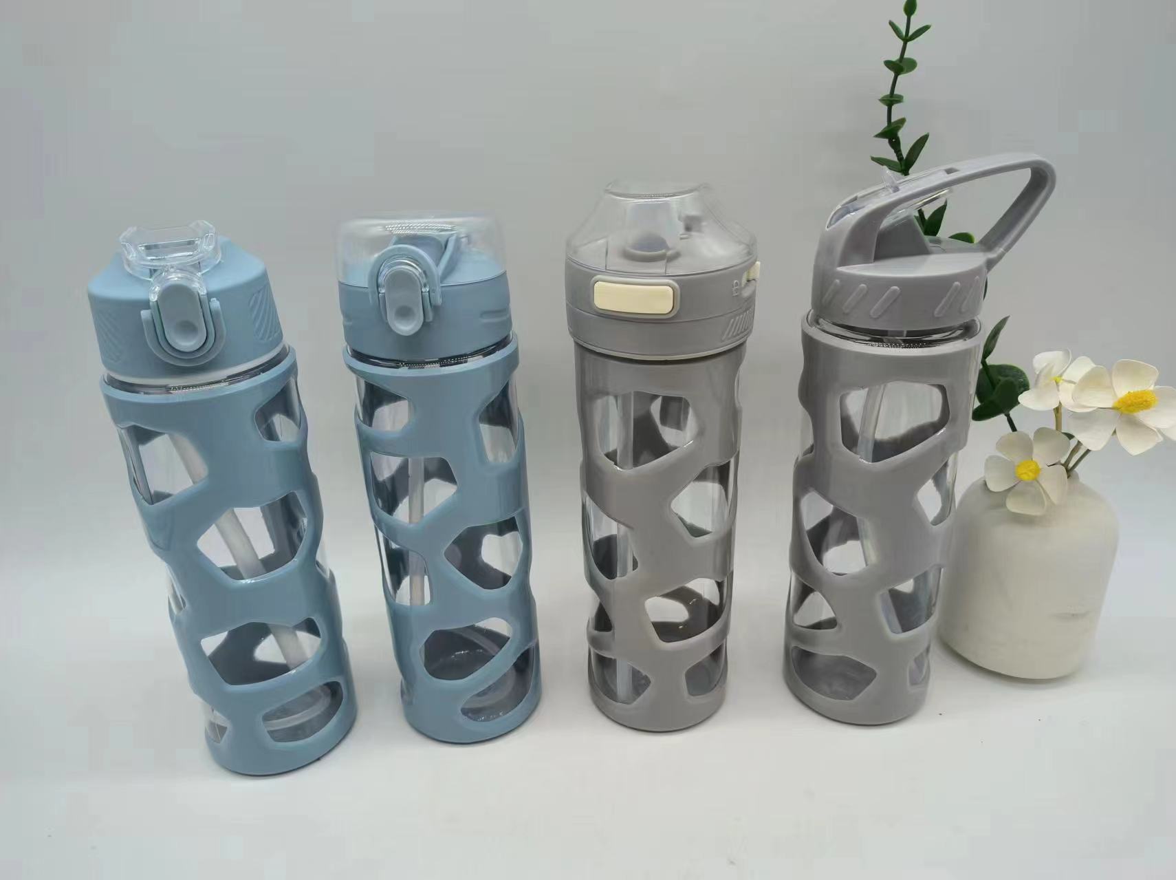 Plastic cup sports water cup, large-capacity water bottle, flip-top portable food-grade space cup, fitness water bottle full figure