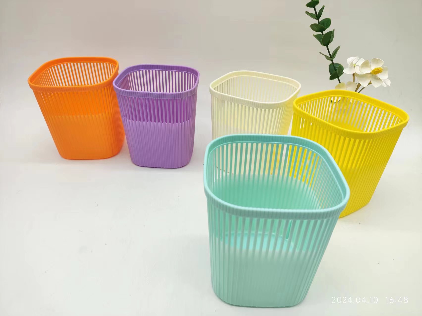 Storage box, office storage rack, stationery pen holder, multi-functional plastic Application Scenario