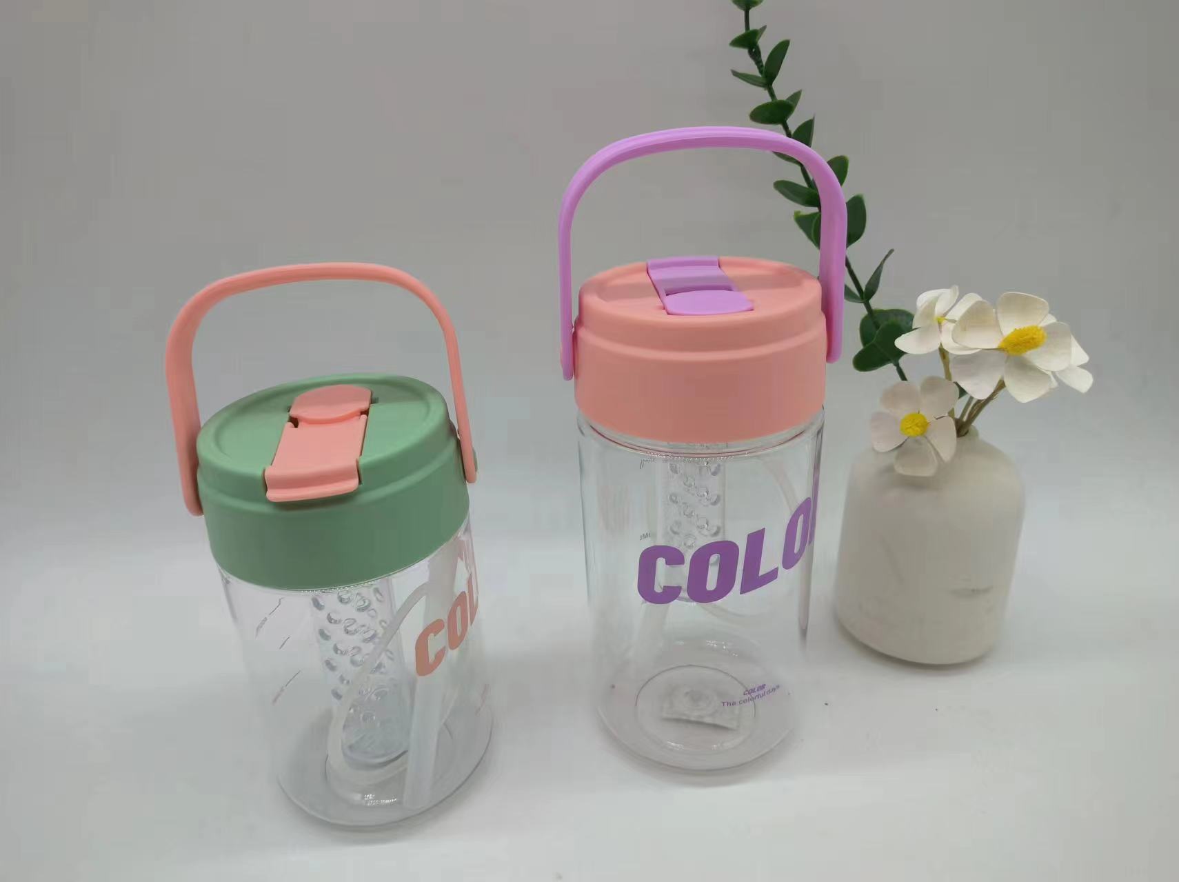 Plastic cup sports water cup, large-capacity water bottle, flip-top portable food-grade space cup, fitness water bottle details Picture