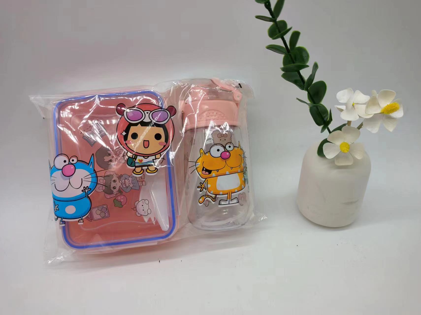 Cartoon lunch box water bottle set for students and children, lunch box, water bottle Application Scenario