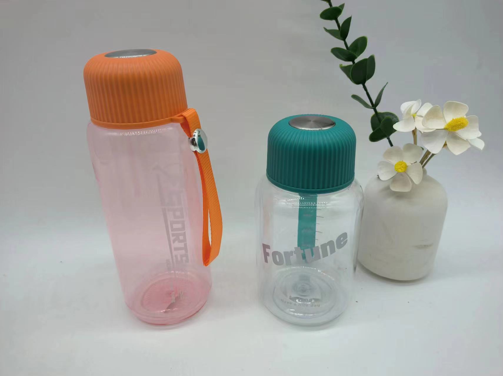 Plastic cup sports water cup, large-capacity water bottle, flip-top portable food-grade space cup, fitness water bottle Item Picture