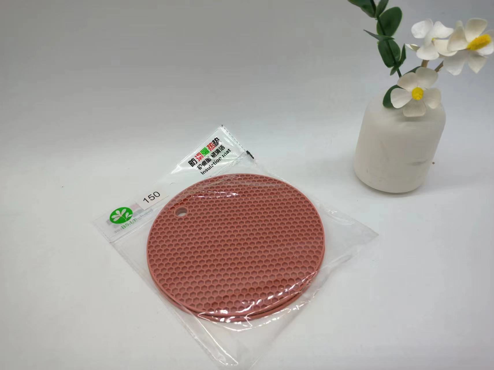 Household table heat insulation pad, heat-resistant pot pad, waterproof and oil-resistant thickened bowl pad, plate and cup pad, coffee table and table mat Specification drawing