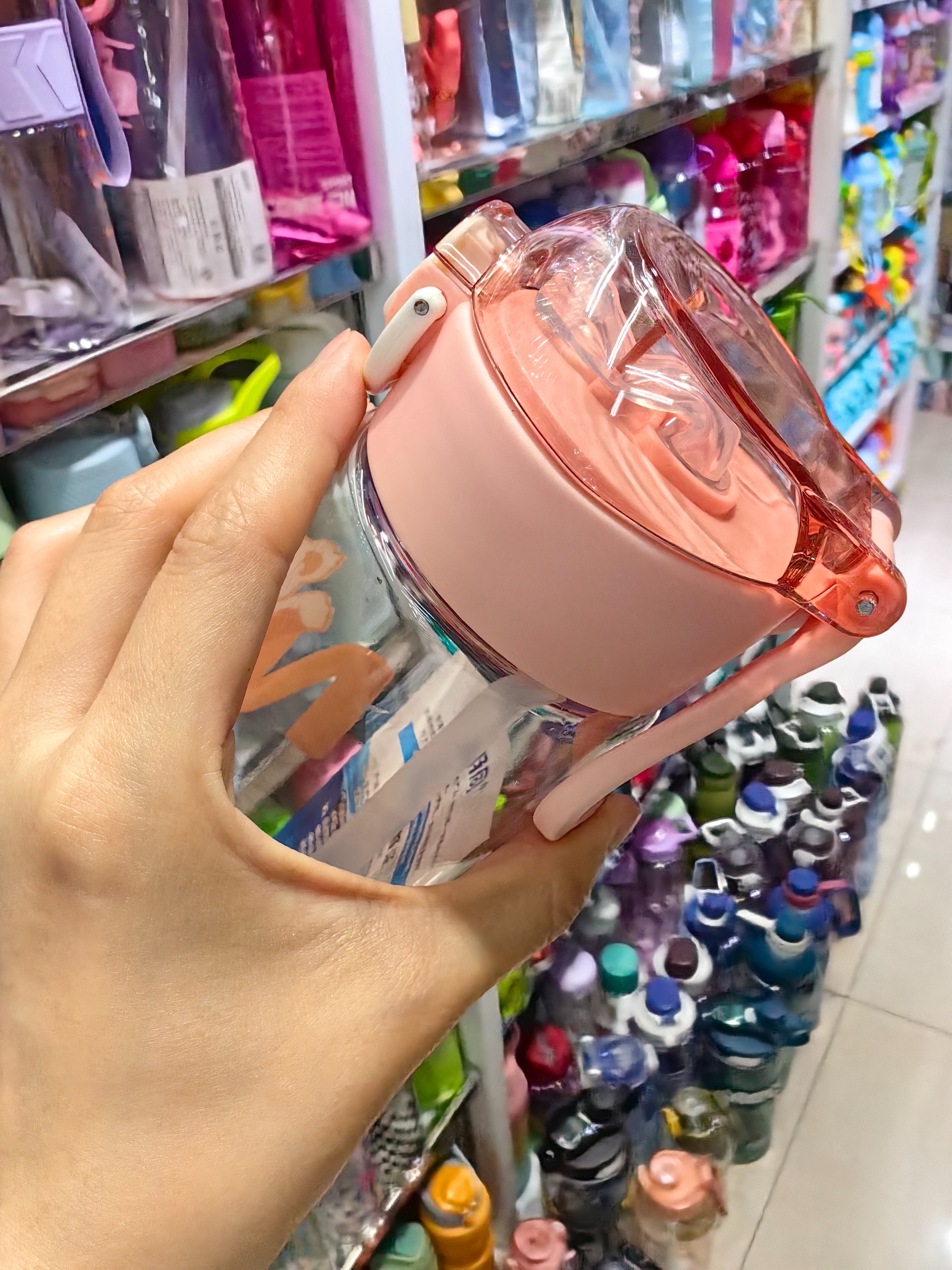 Factory direct sales of high-temperature resistant plastic water cups, sports cups, anti-scald and shockproof direct drinking cups, straw cups, 580ml details Picture