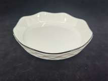 欧式圆形托盘法式陶瓷碟子餐具瓷日用百货欧式圆形托盘碟子餐具瓷